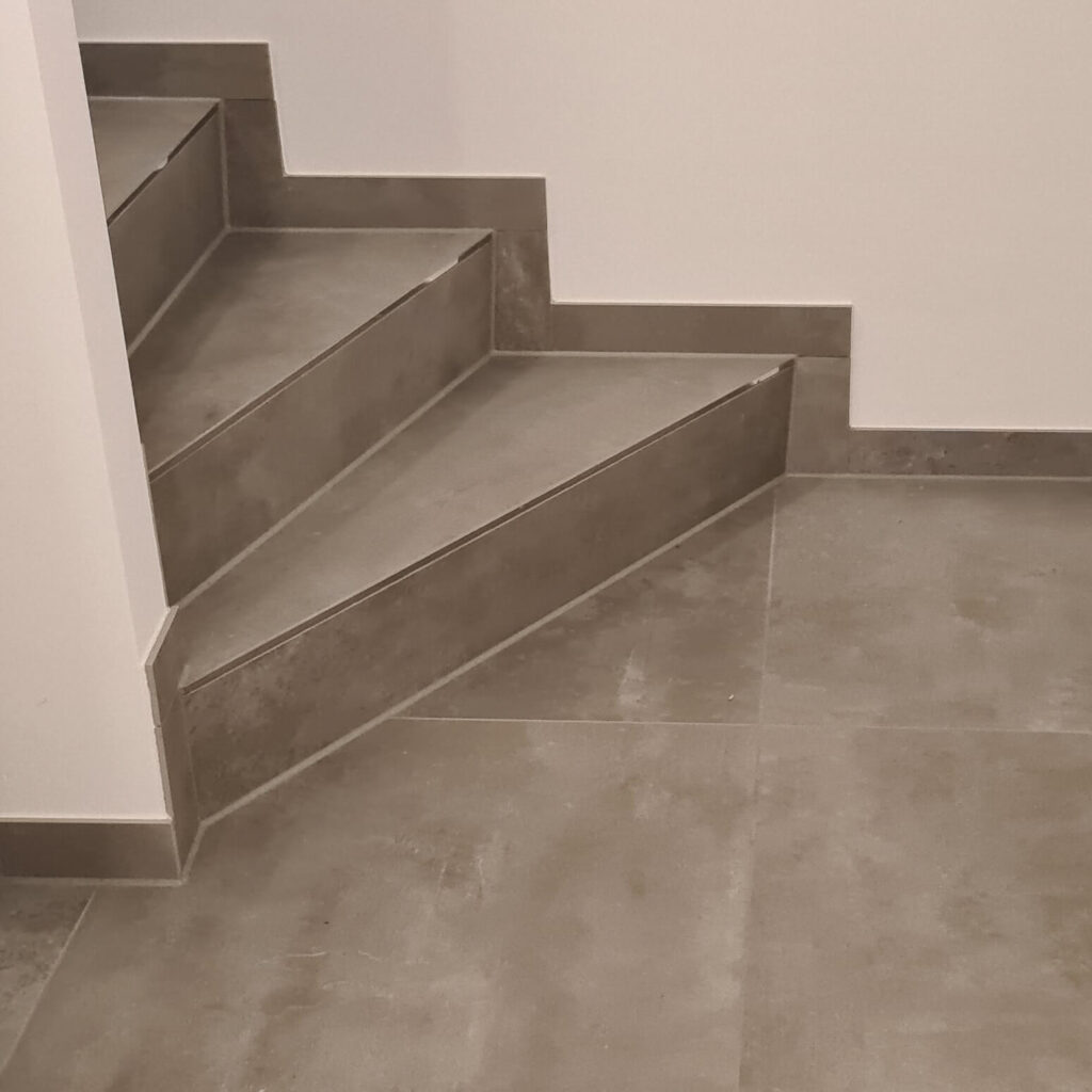 Treppen Fliesen Grau Beton Flur Steffen Sommer Fliesendesign Holm Wedel Pinneberg